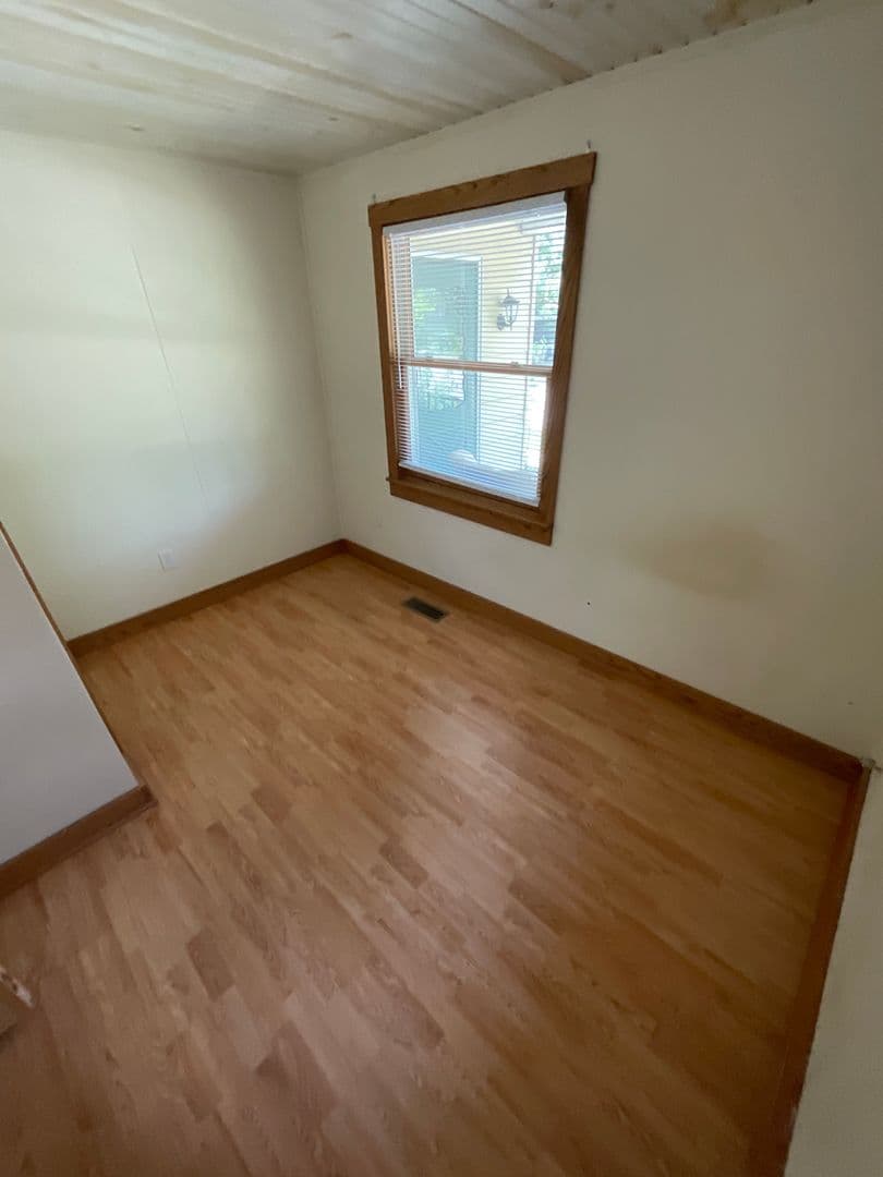 Bloomington Apartment: 408 E. 16th St