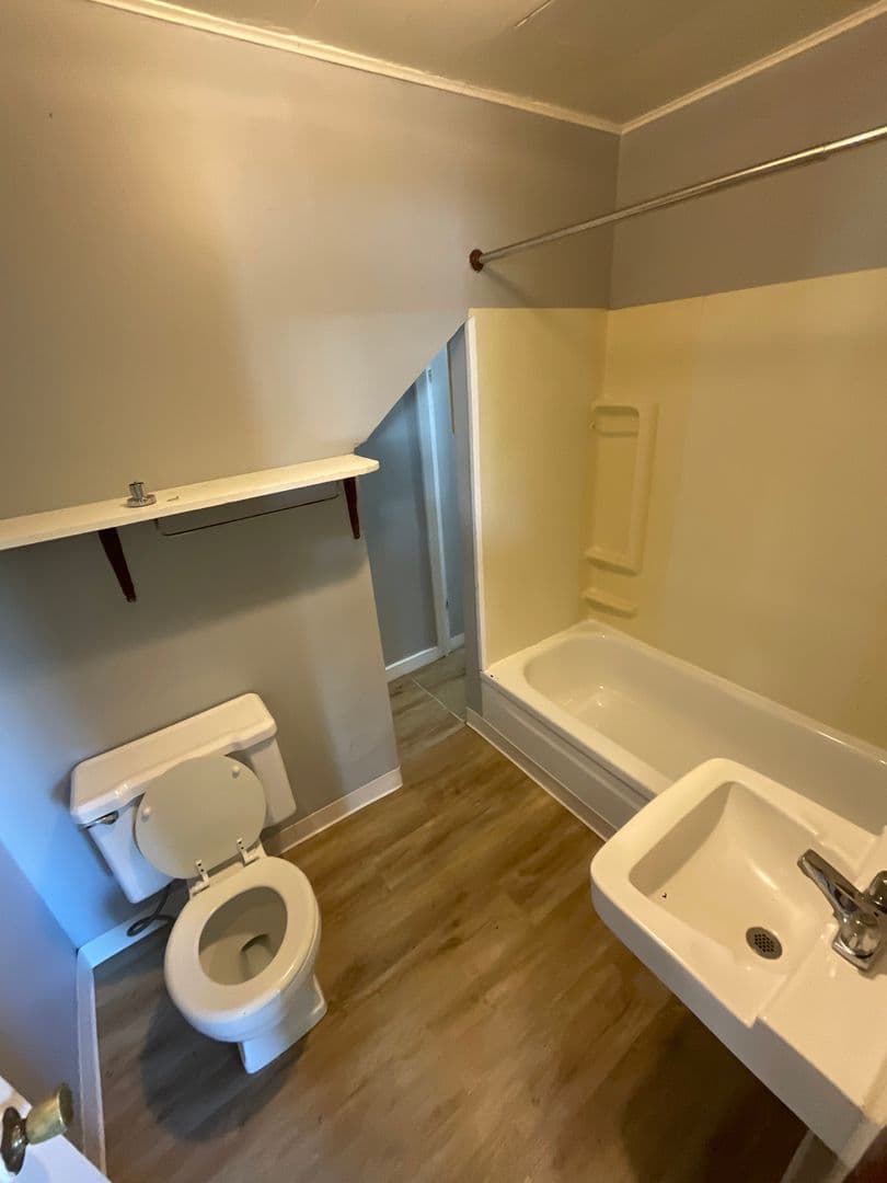 Bloomington Apartment: 308 E. 7th St