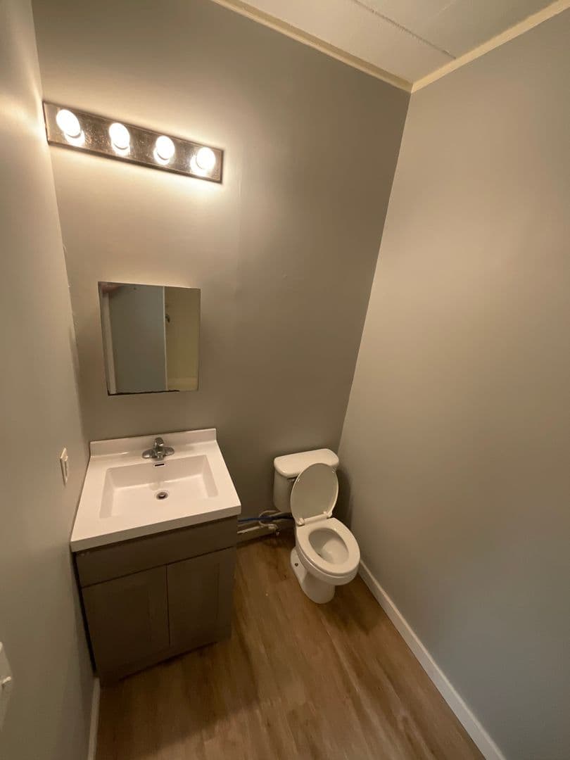 Bloomington Apartment: 213 S. Lincoln St
