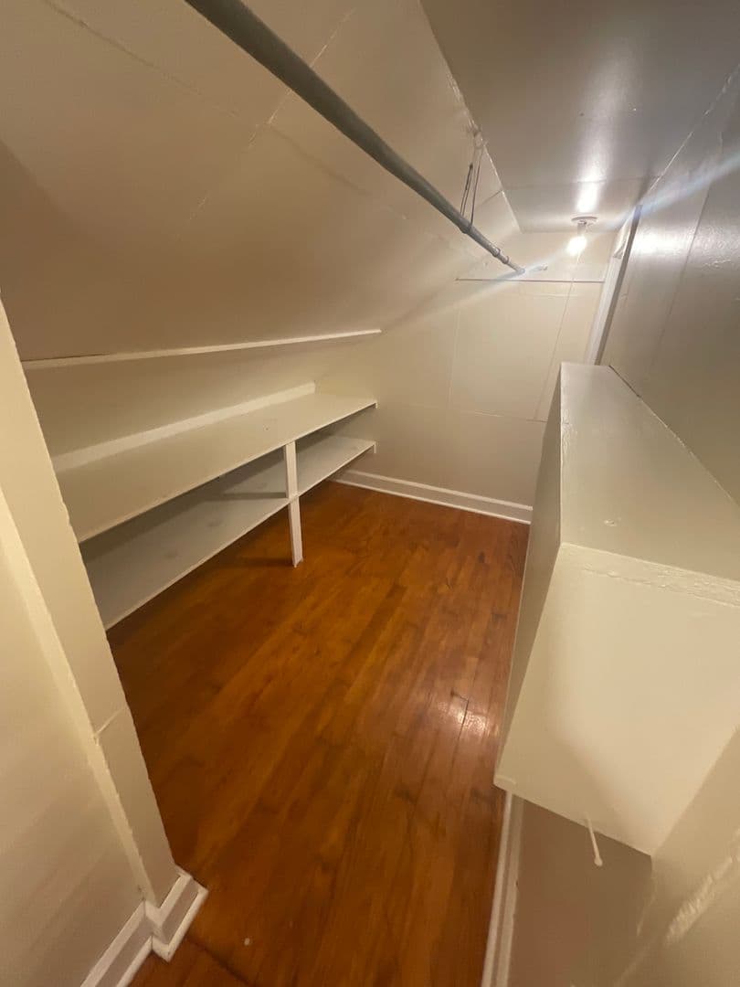 Bloomington Apartment: 712 E. Cottage Grove Ave