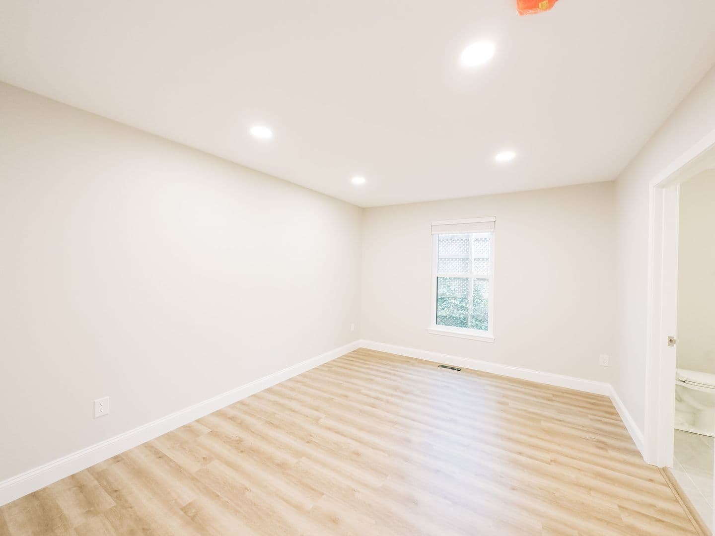 Bloomington Apartment: 208 E 16th St