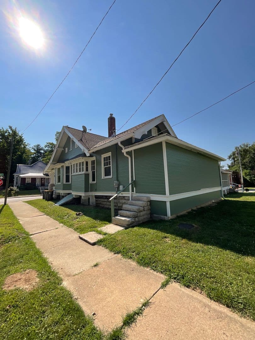 Bloomington Apartment: 319 N. Dunn St
