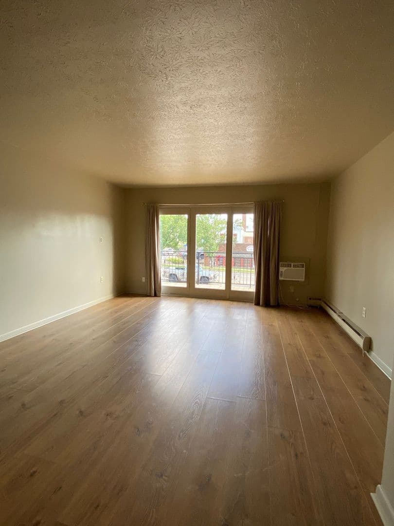 Bloomington Apartment: 217 S. Lincoln St