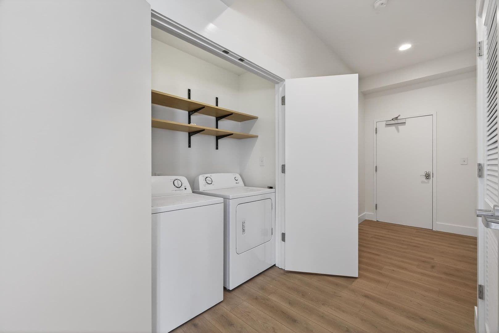 Bloomington Apartment: 116 E. 3rd St