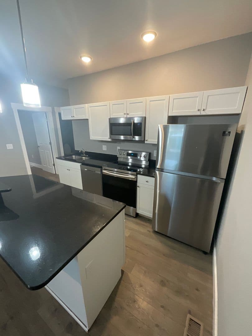 Bloomington Apartment: 705 N. Lincoln St