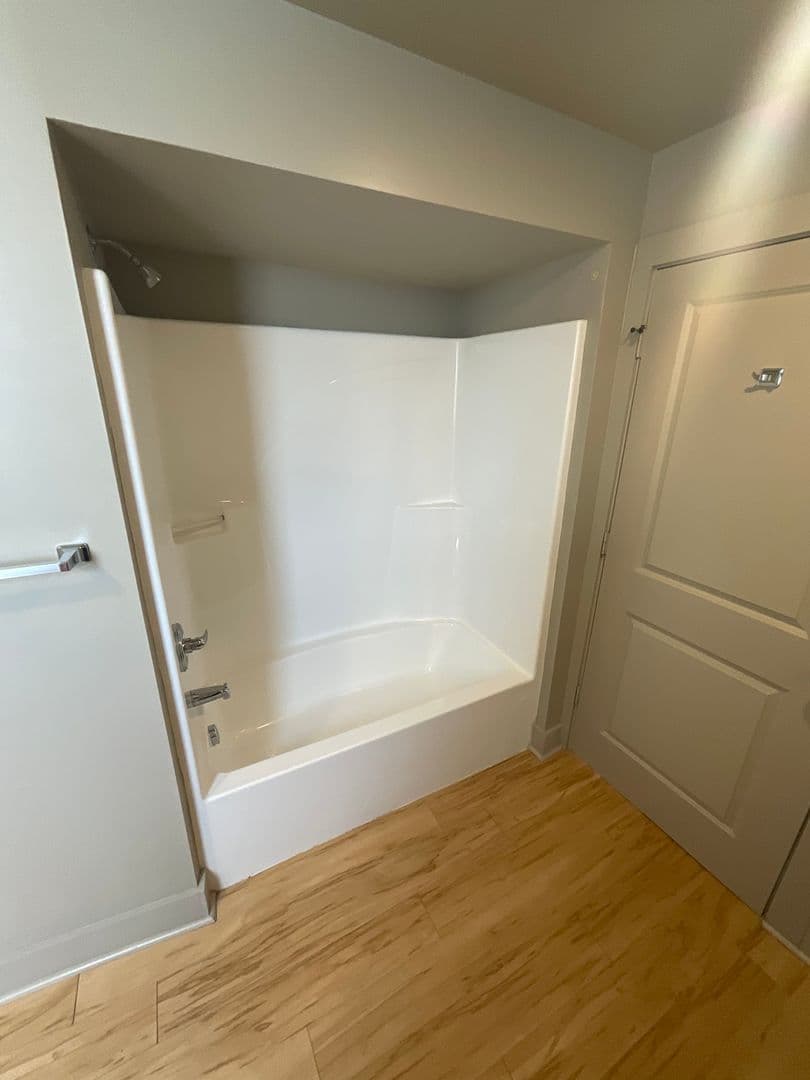 Bloomington Apartment: 425 N. Walnut St