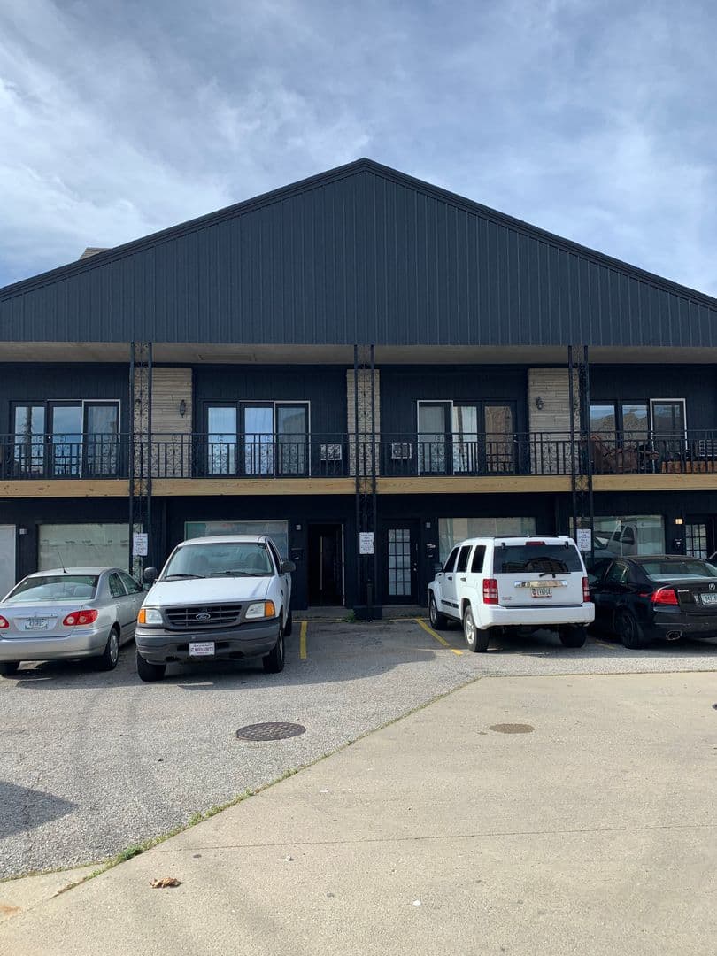 Bloomington Apartment: 217 S. Lincoln St