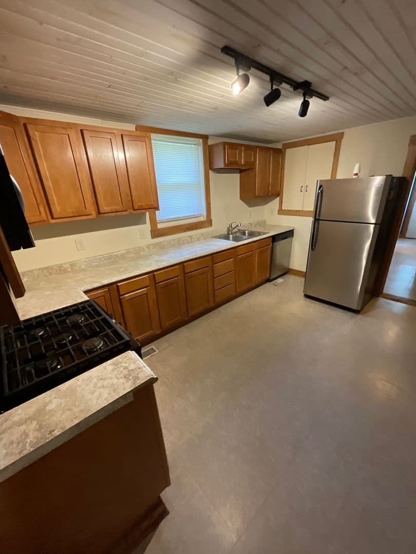 Bloomington Apartment: 408 E. 16th St