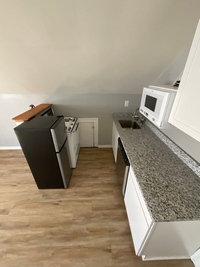 Bloomington Apartment: 308 E. 7th St