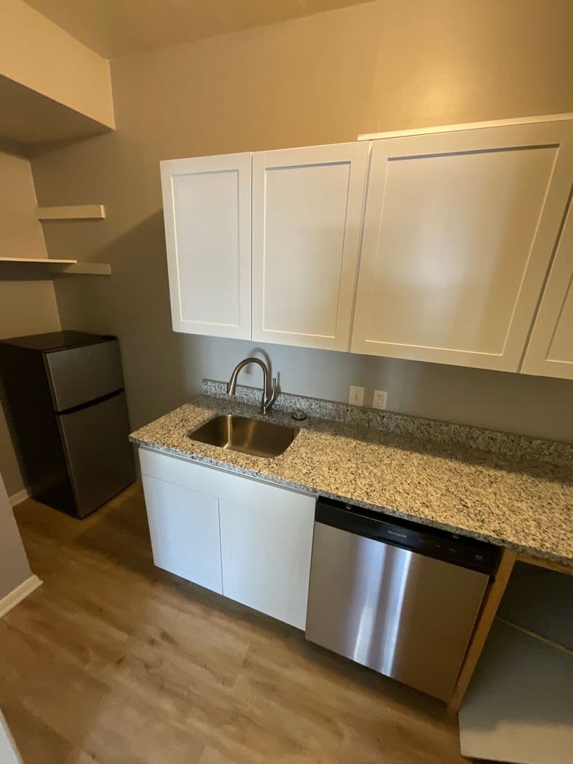 Bloomington Apartment: 308 E. 7th St