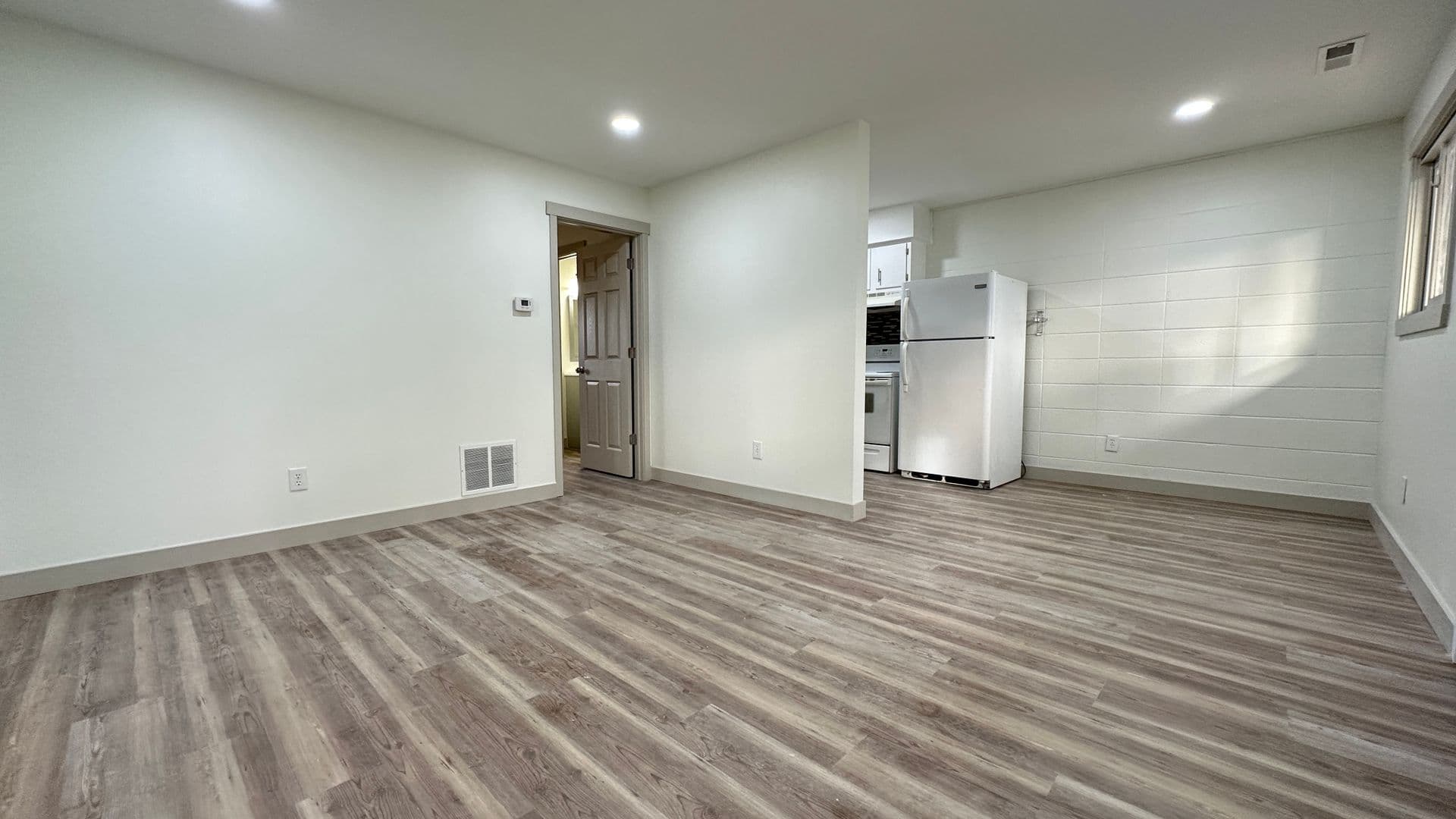 Bloomington Apartment: 326 W. Kenwood Dr - Apt 10