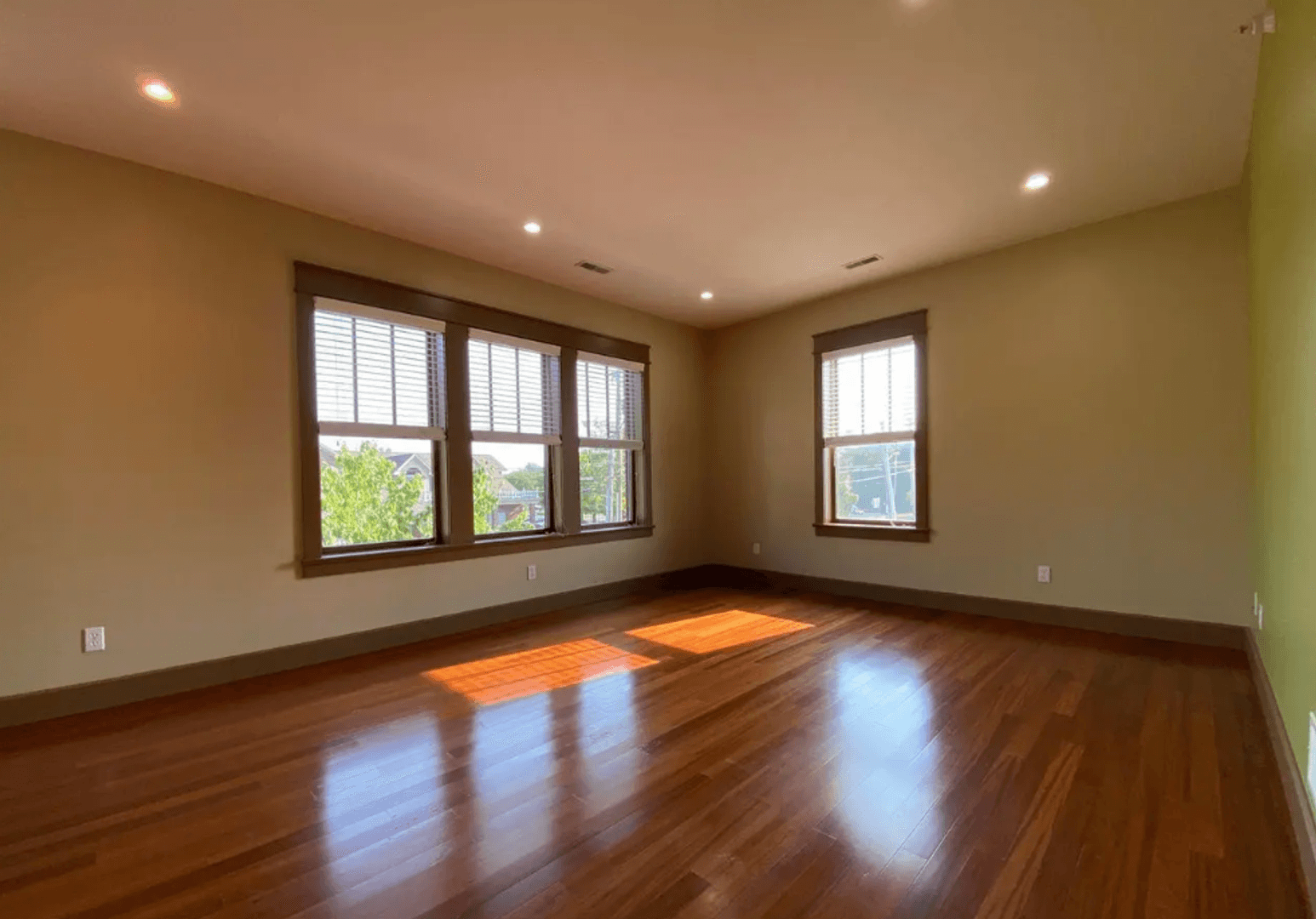 Bloomington Apartment: 231 W. Dodds Street