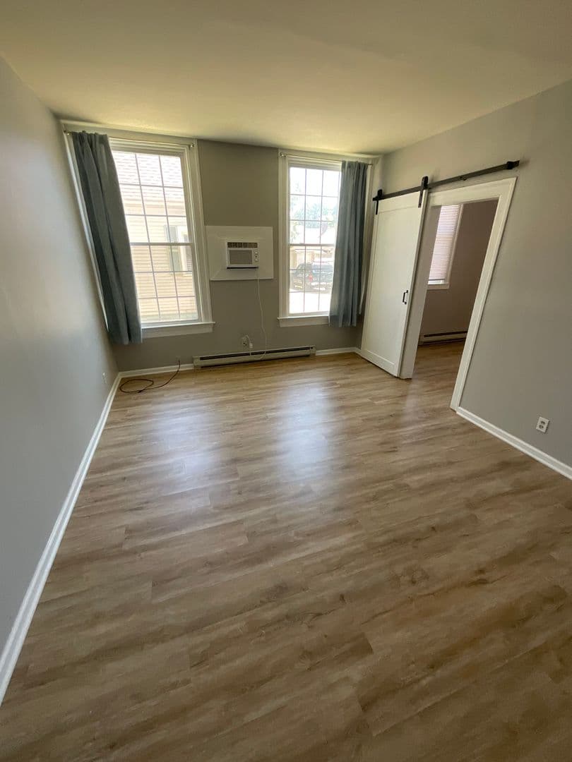 Bloomington Apartment: 308 E. 7th St