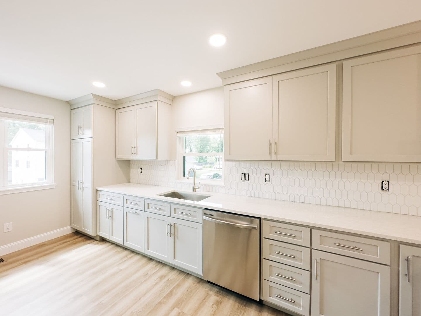 Bloomington Apartment: 208 E 16th St