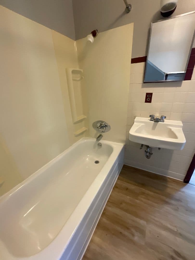 Bloomington Apartment: 308 E. 7th St