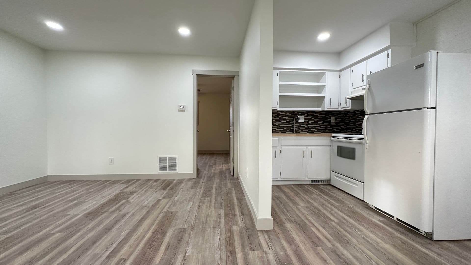 Bloomington Apartment: 326 W. Kenwood Dr - Apt 07