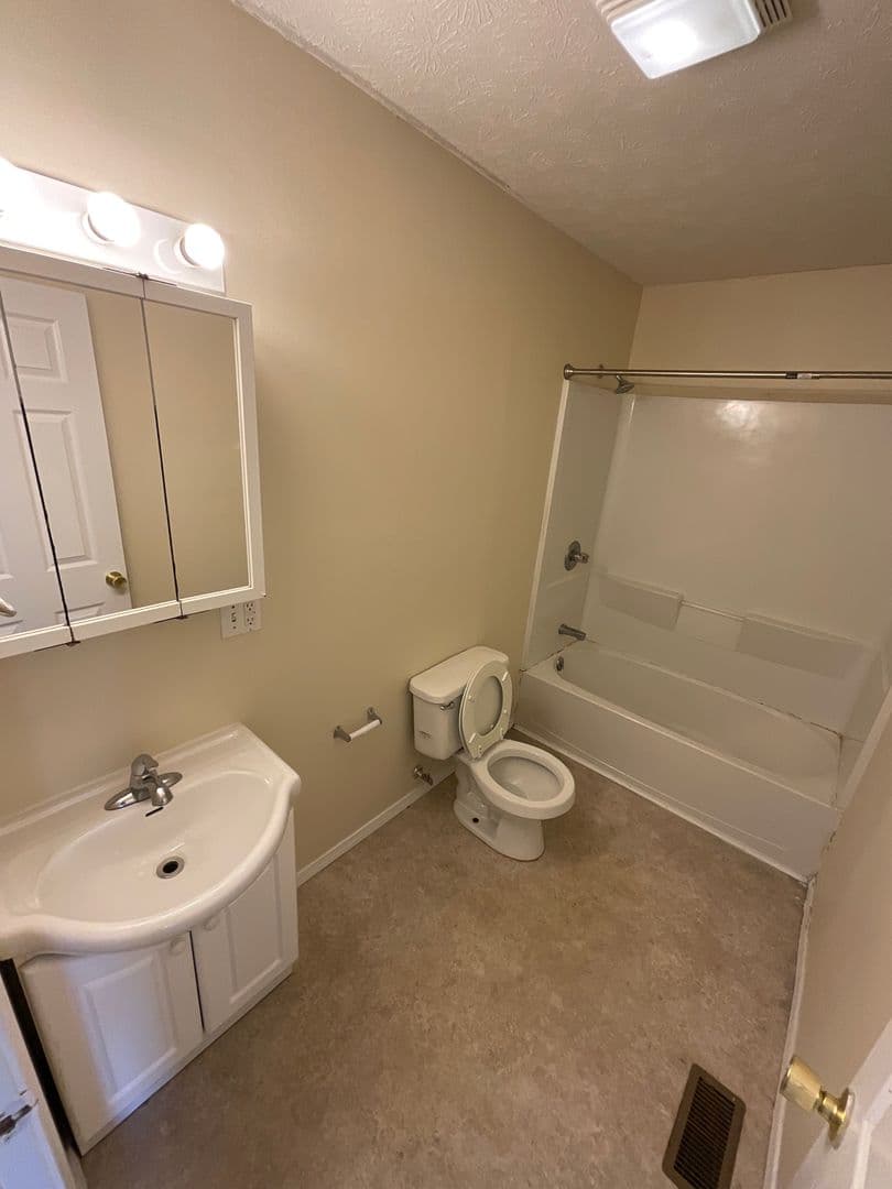 Bloomington House: 320 E. 10th St