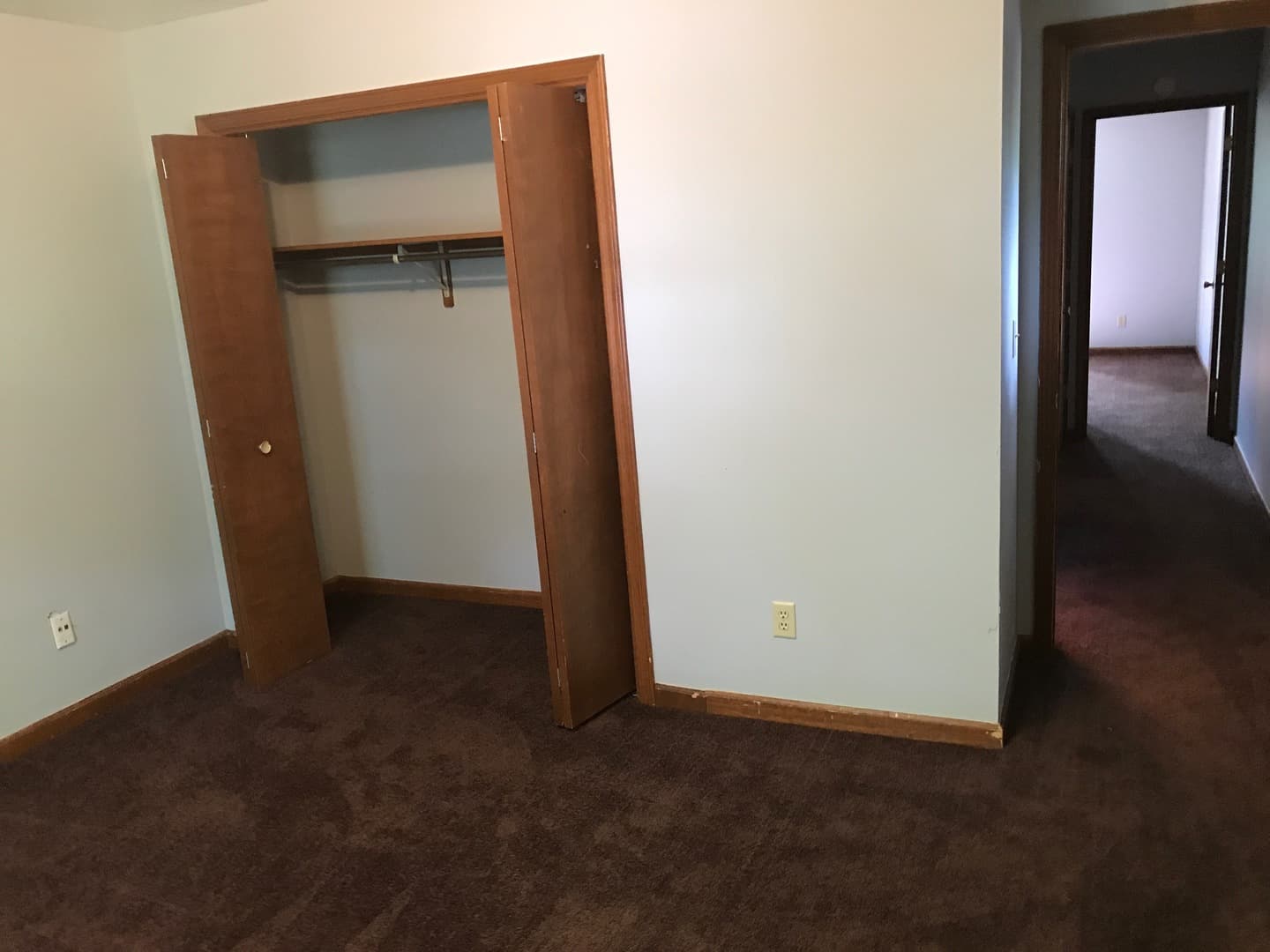Bloomington House: 601 S. Park Square Dr