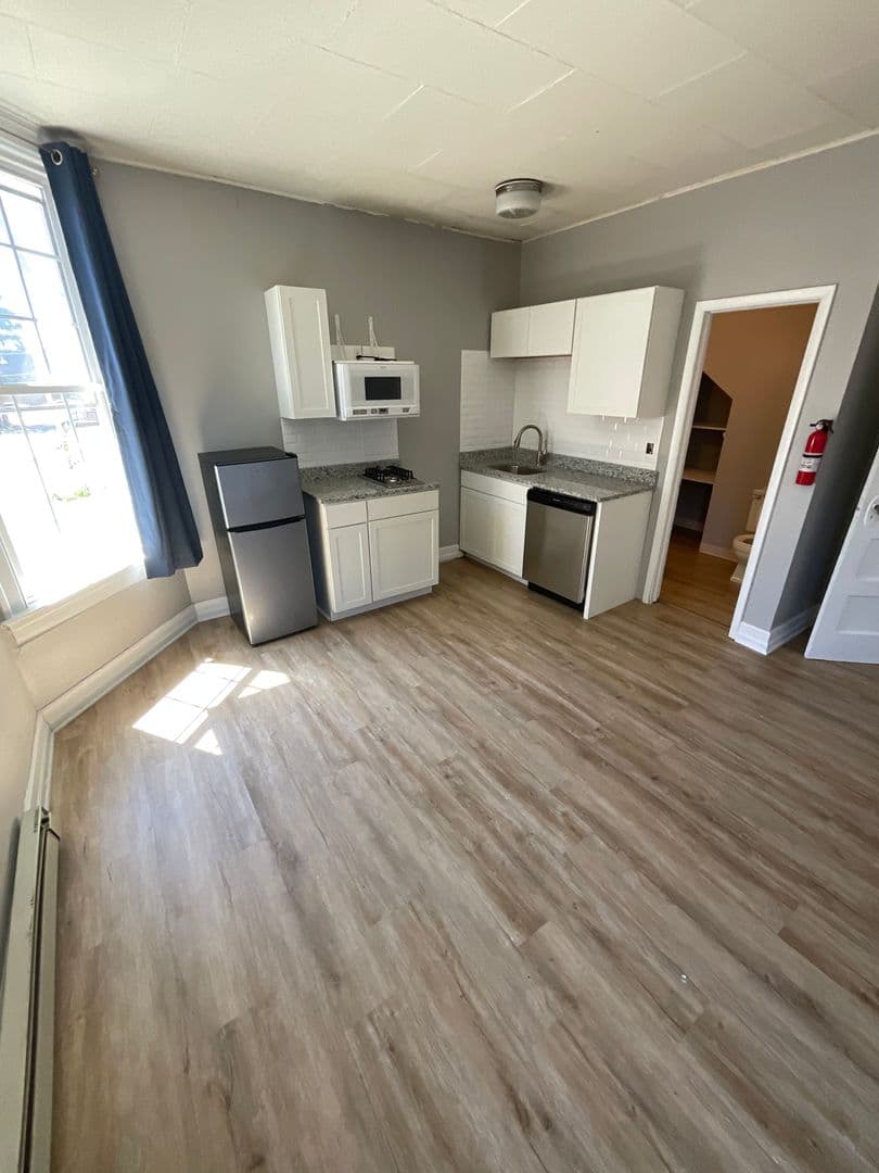 Bloomington Apartment: 308 E. 7th St