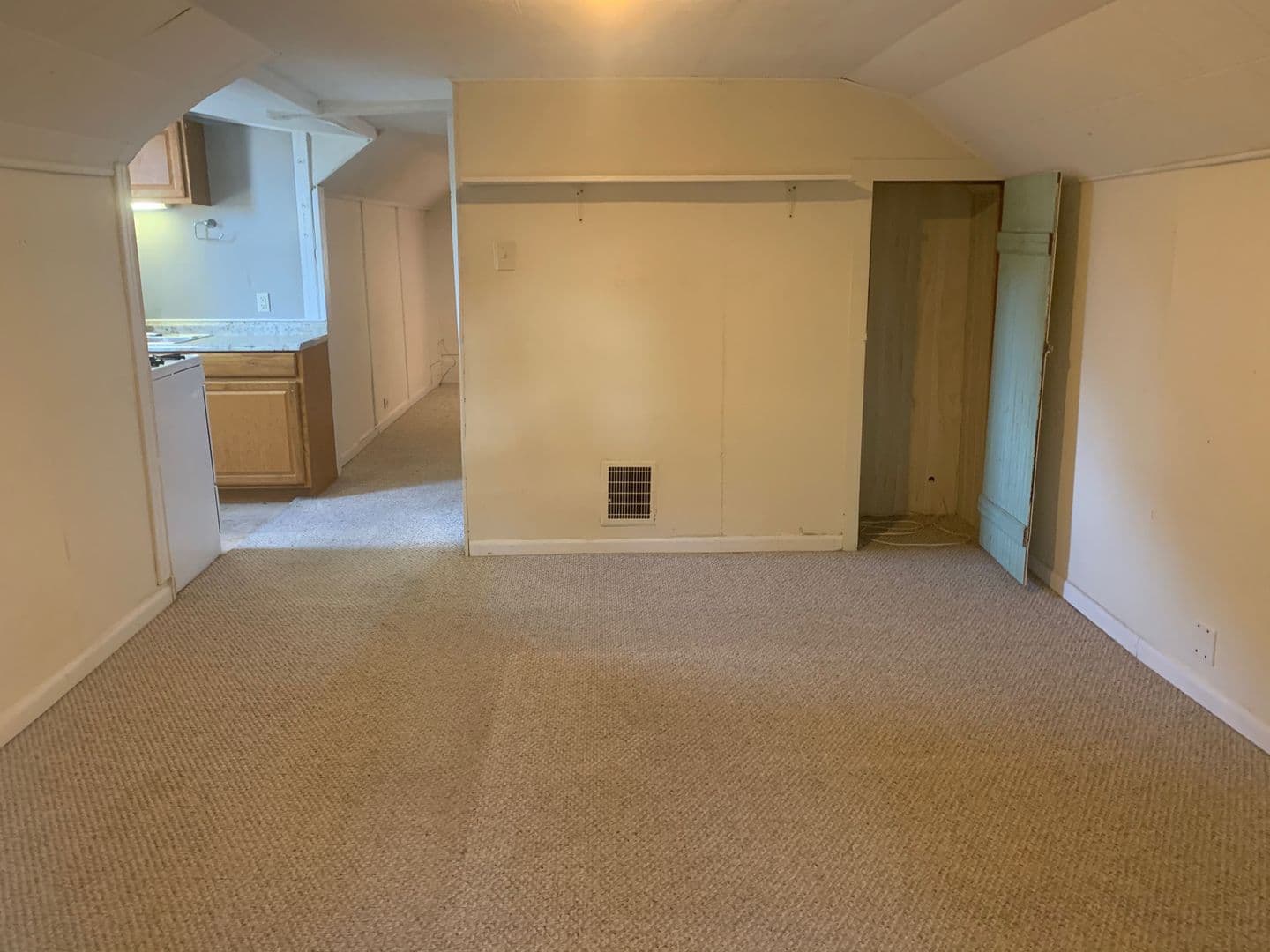 Bloomington Apartment: 408 E. 16th St