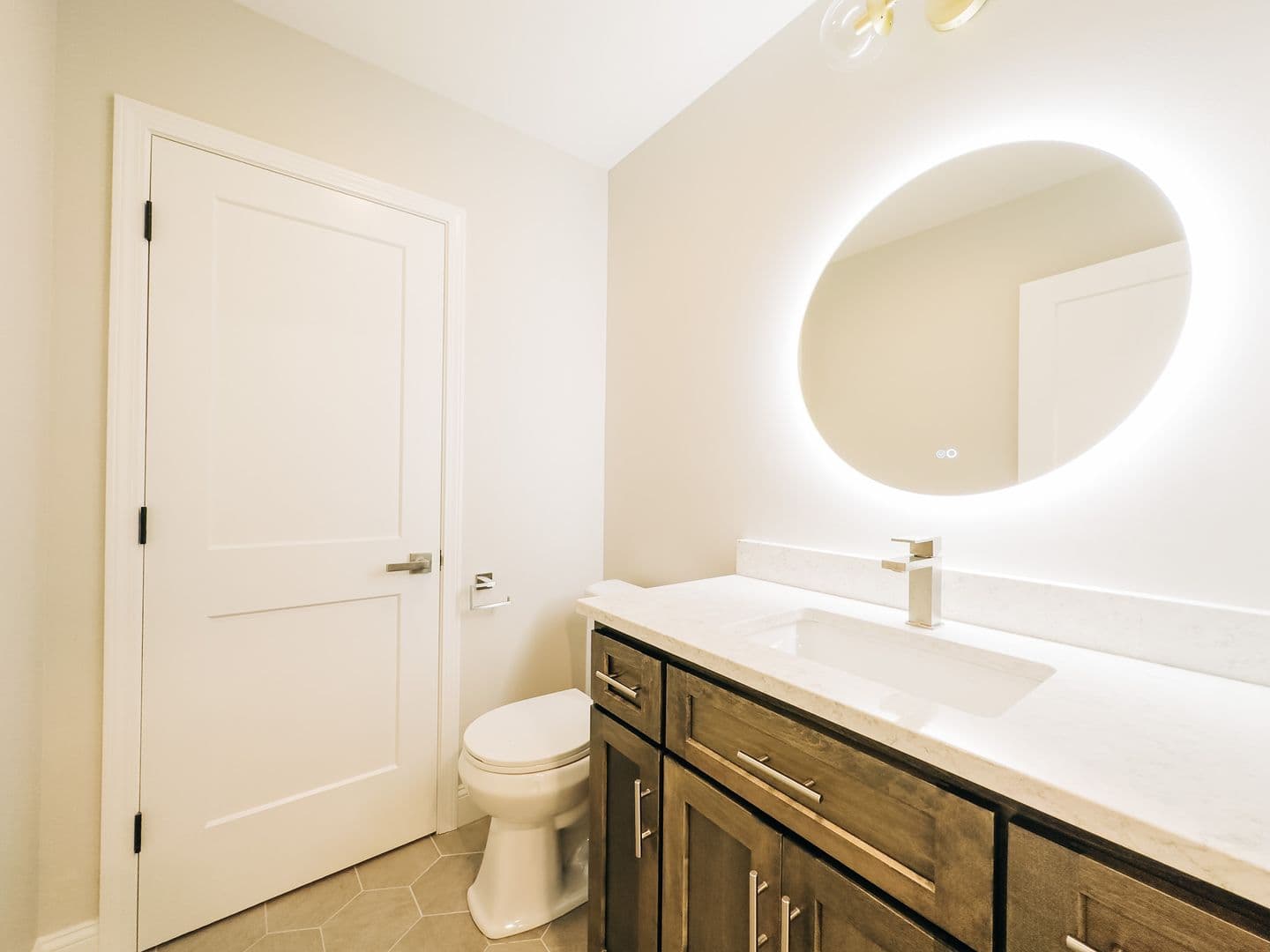 Bloomington Apartment: 208 E 16th St