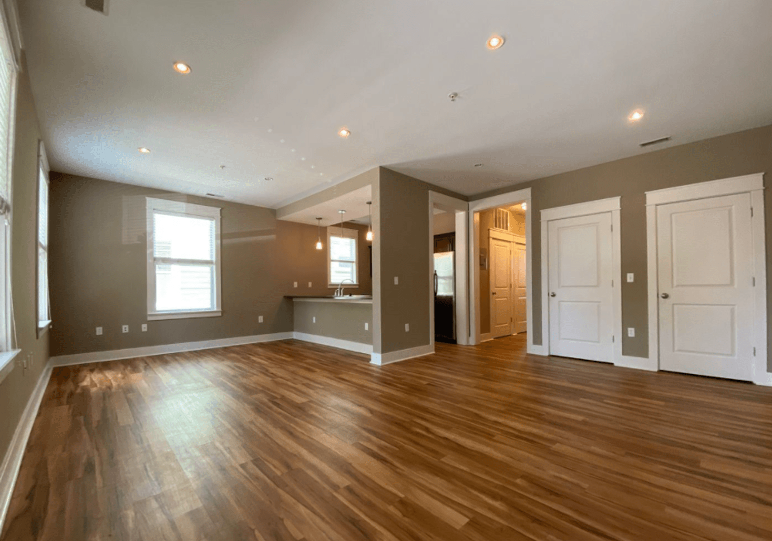 Bloomington Apartment: 425 E. Hillside Drive # 1-4