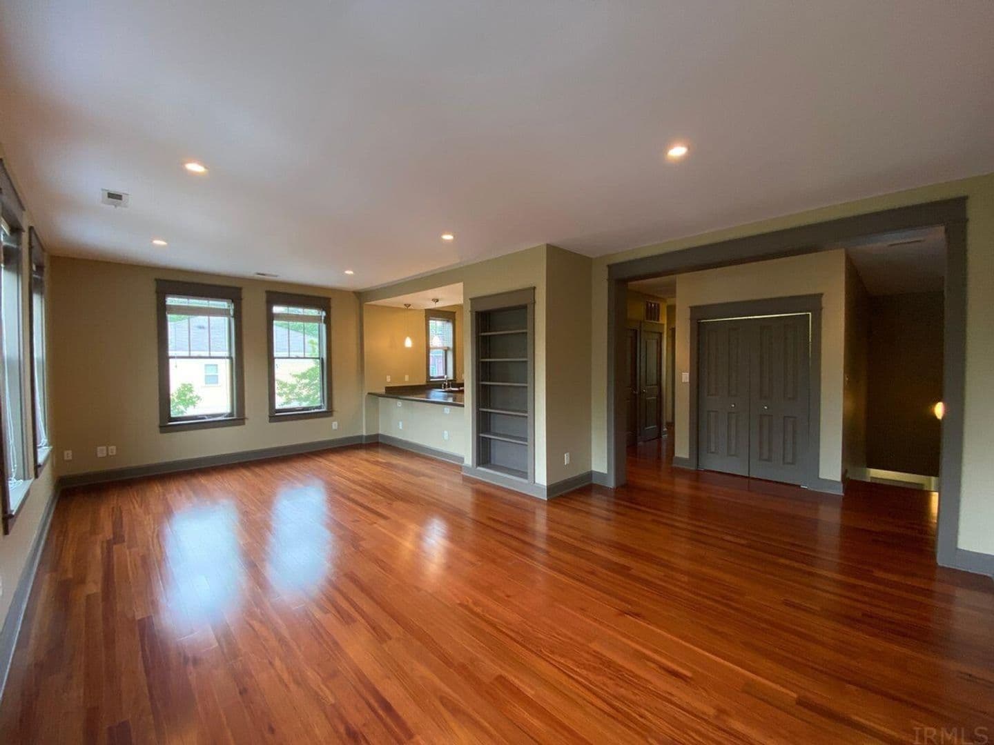 Bloomington Apartment: 509 E. Hillside Drive