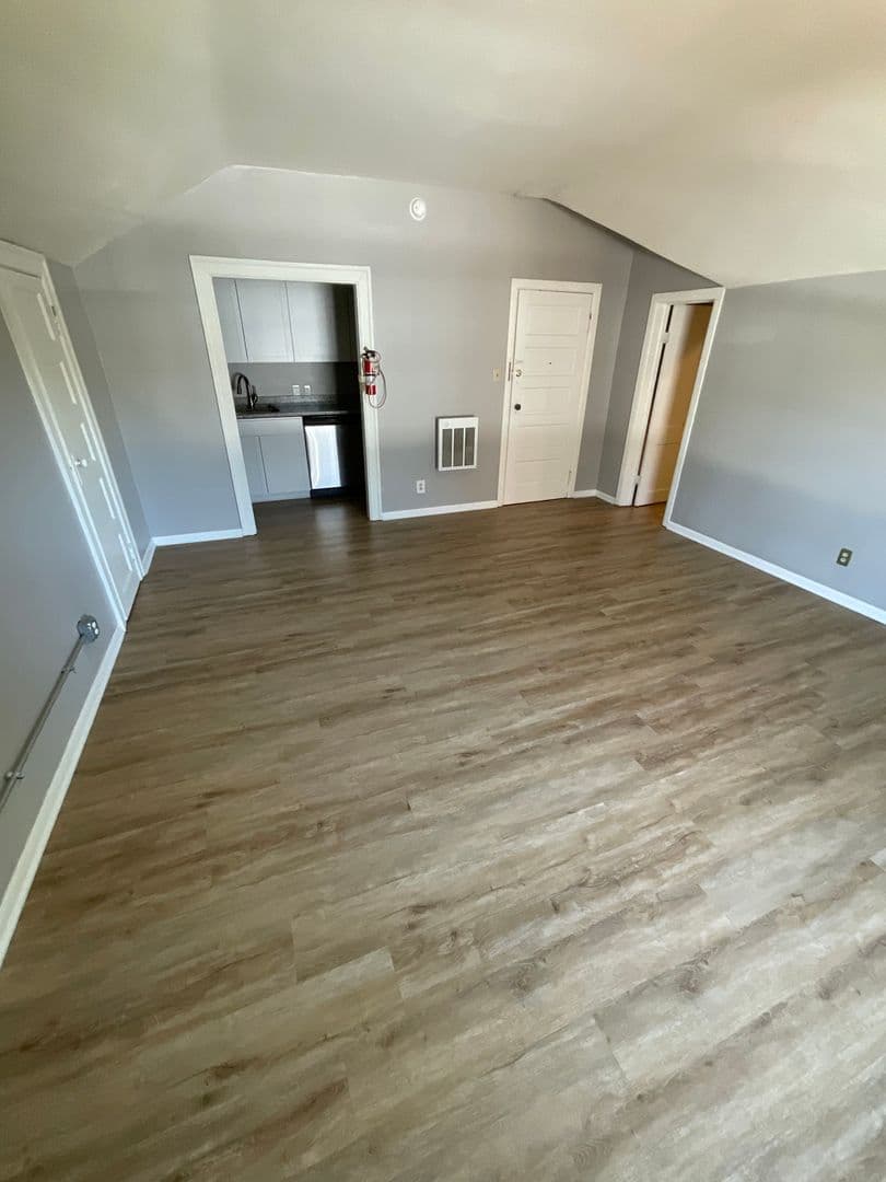 Bloomington Apartment: 308 E. 7th St