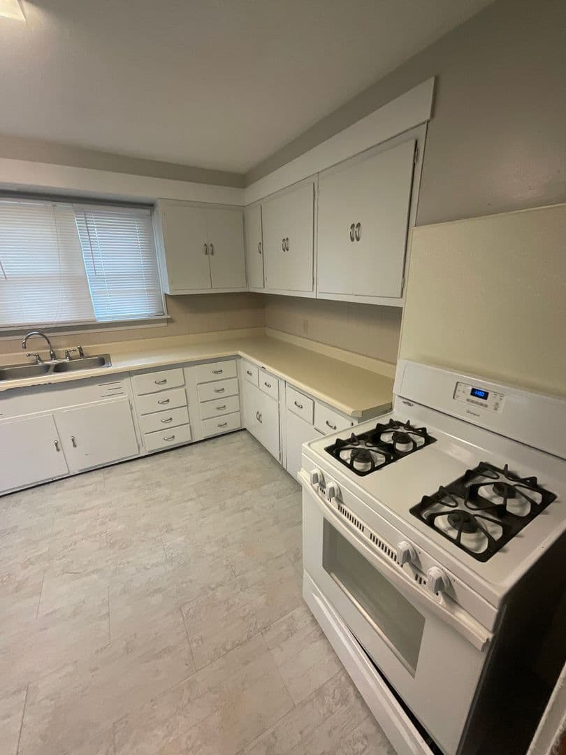 Bloomington House: 1217 N. College Ave