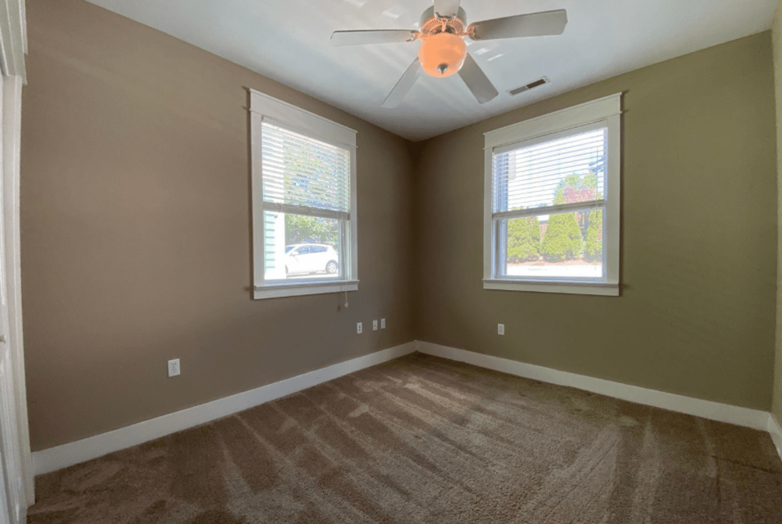Bloomington Apartment: 425 E. Hillside Drive # 1-4