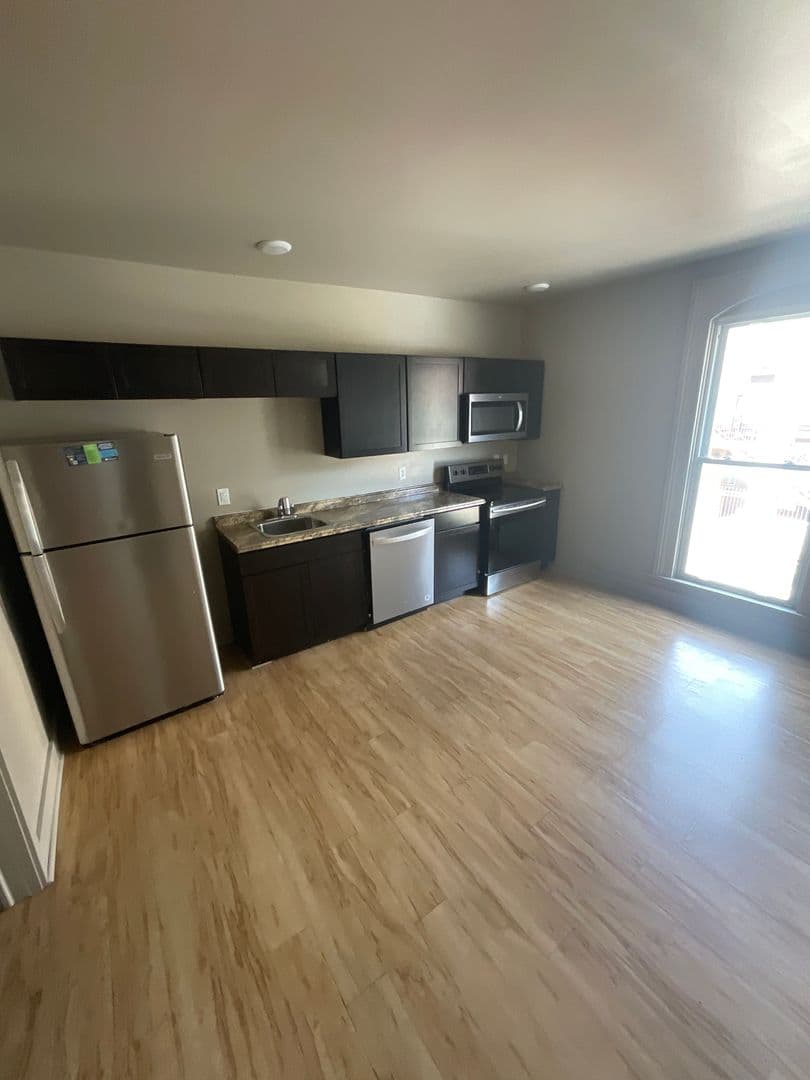 Bloomington Apartment: 425 N. Walnut St