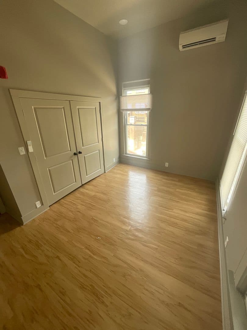 Bloomington Apartment: 425 N. Walnut St
