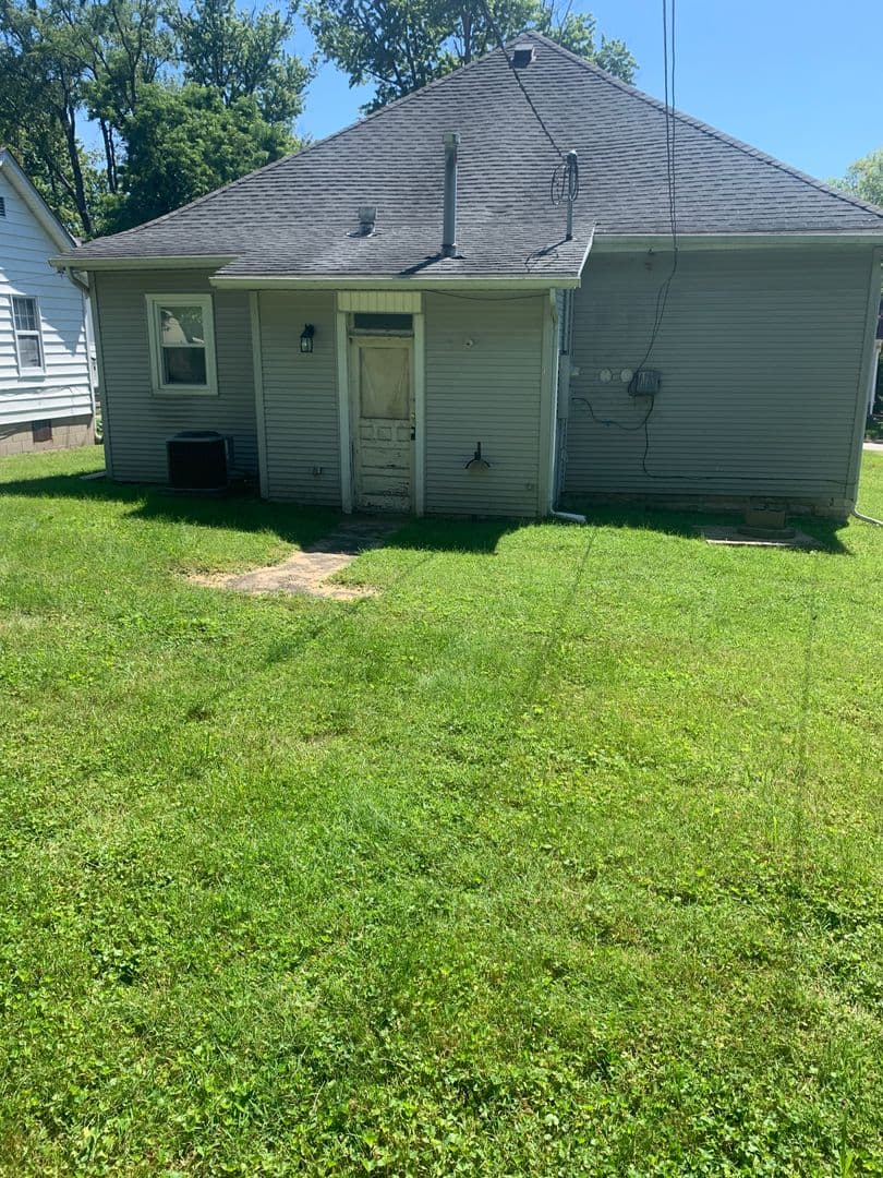 Bloomington Apartment: 705 N. Lincoln St
