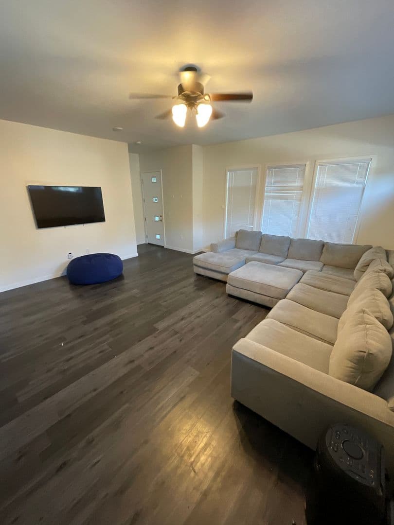Bloomington Apartment: 422 E. 6th St