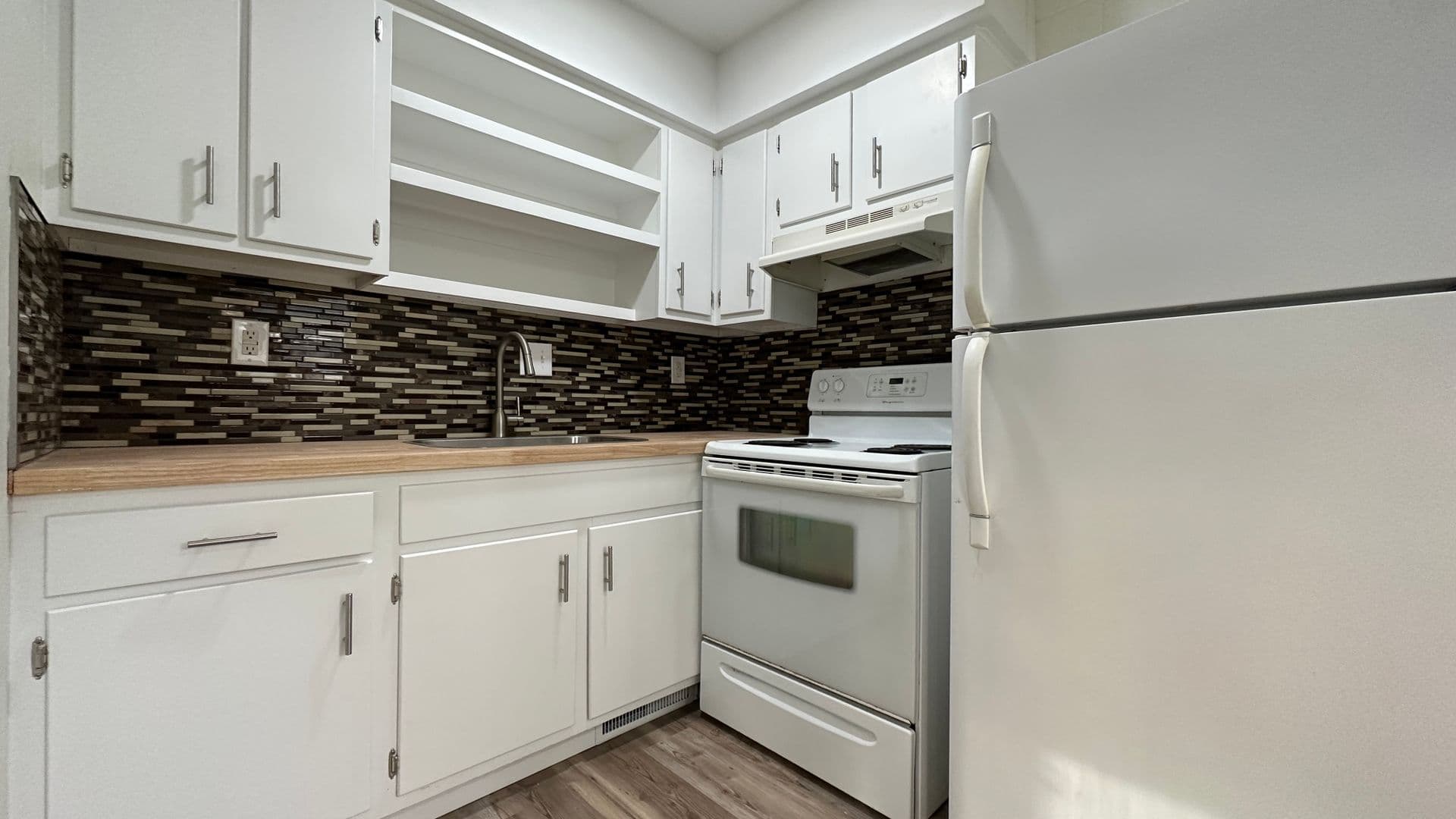 Bloomington Apartment: 326 W. Kenwood Dr - Apt 10