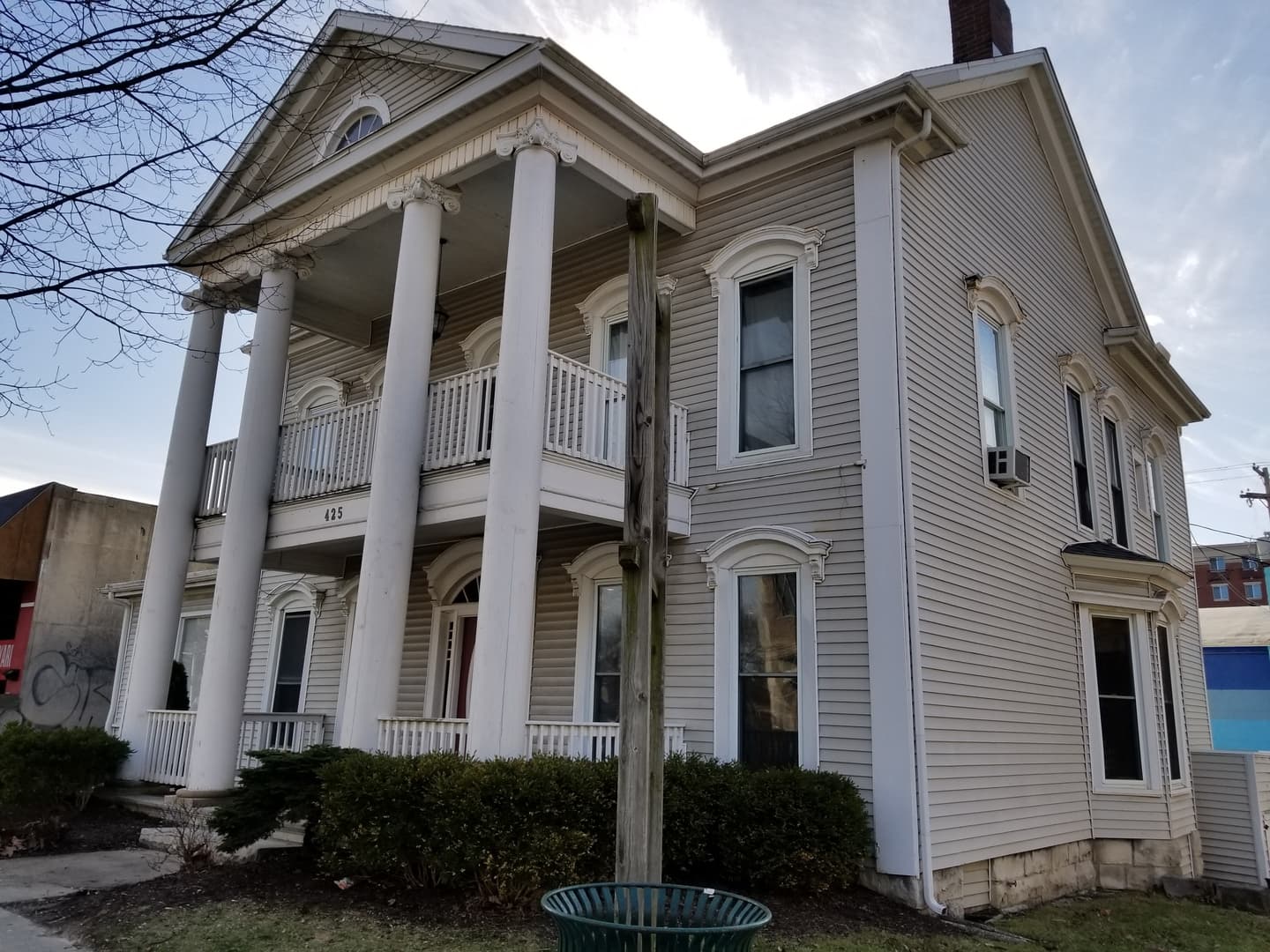 Bloomington Apartment: 425 N. Walnut St