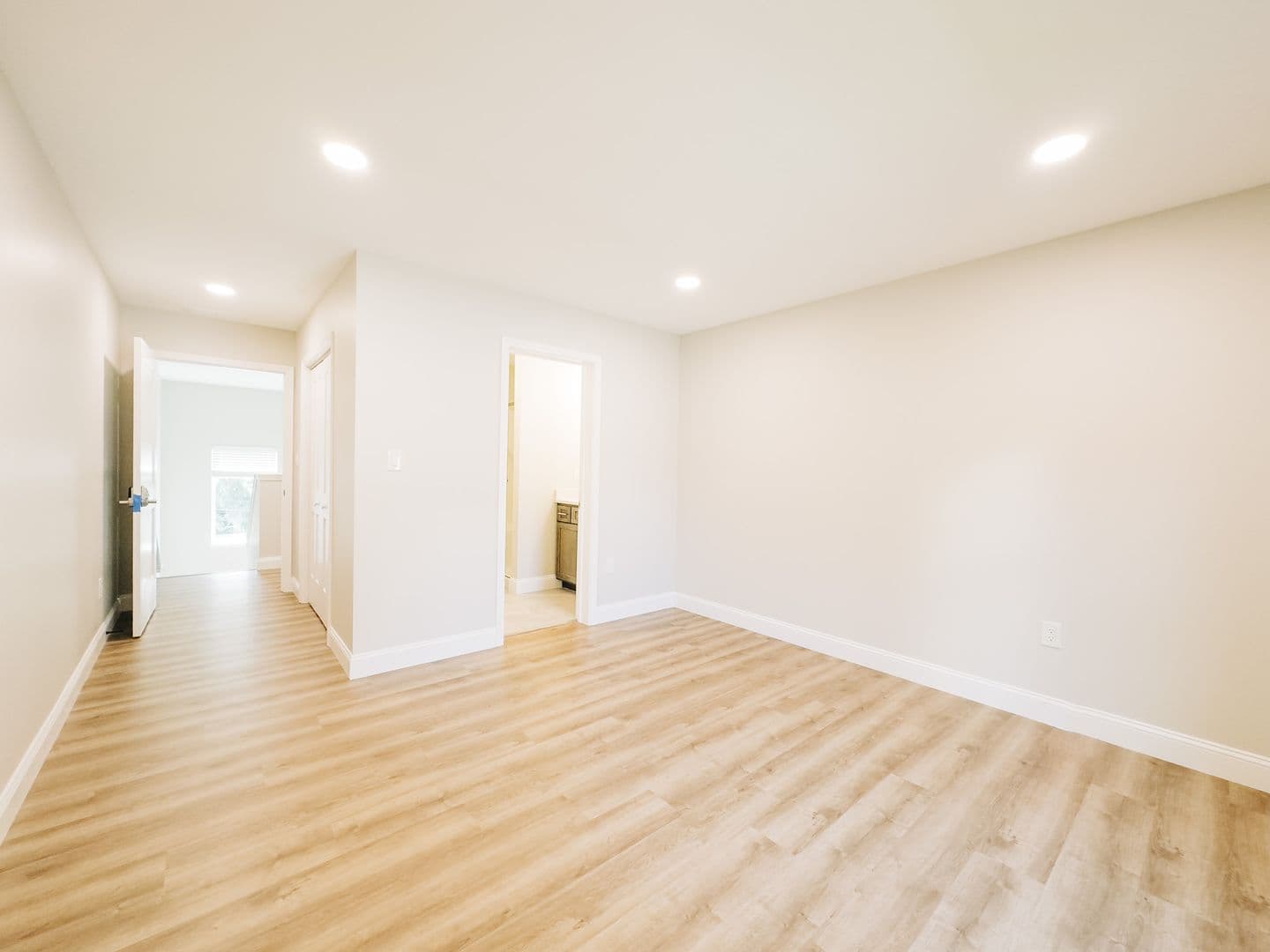 Bloomington Apartment: 208 E 16th St