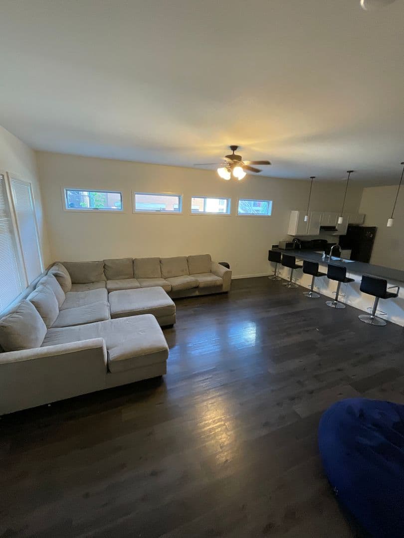 Bloomington Apartment: 422 E. 6th St