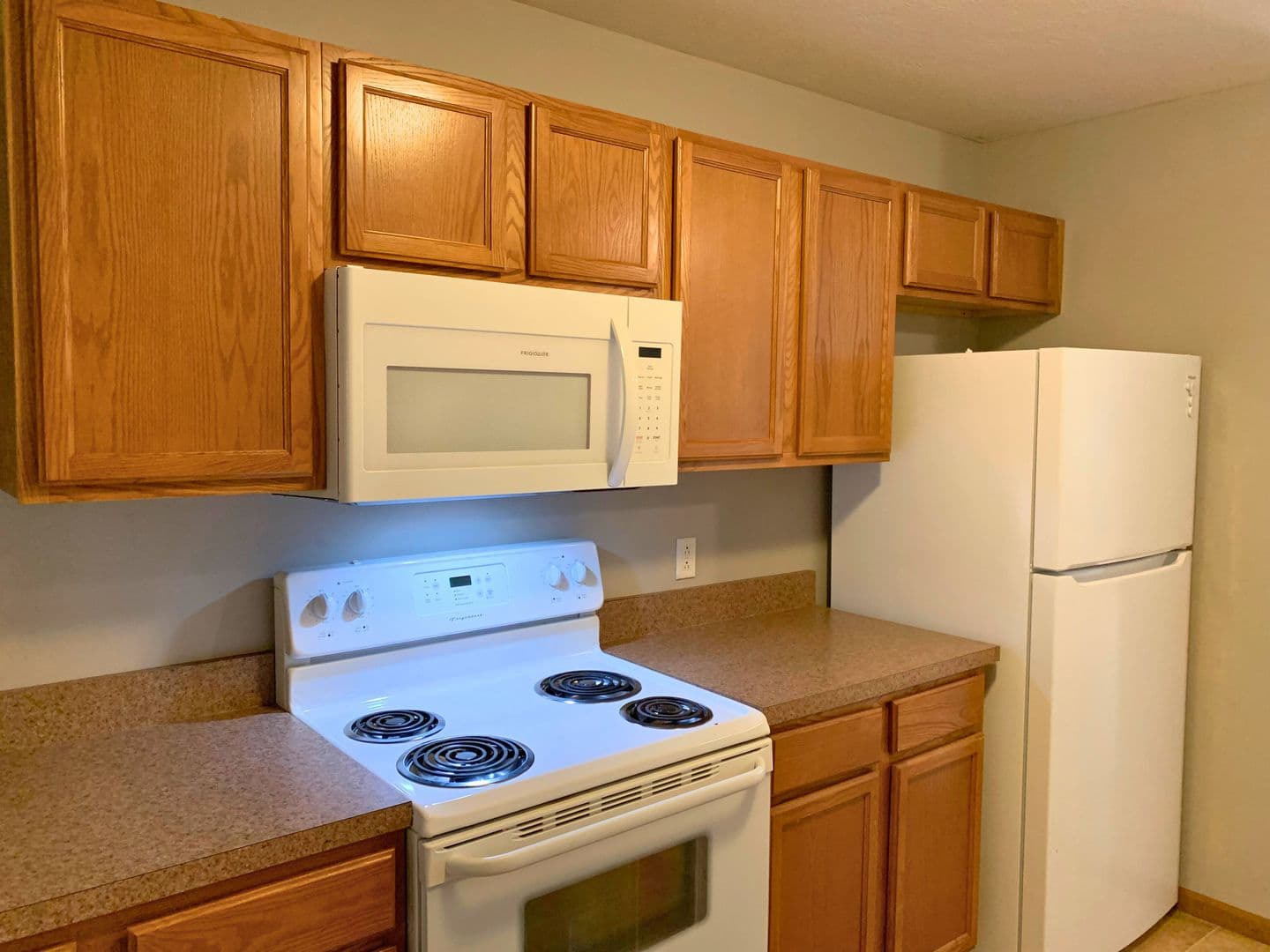 Terre Haute Apartment: 1897 N Hunt St