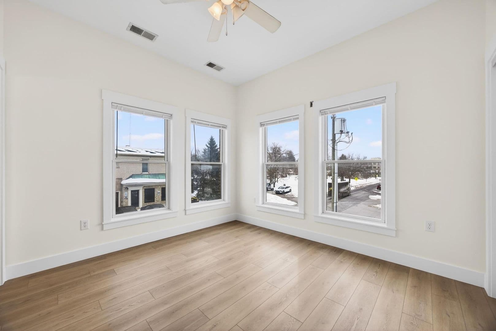 Bloomington Apartment: 116 E. 3rd St