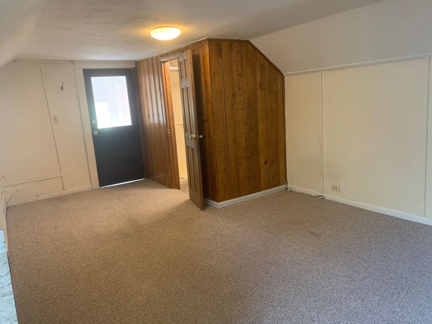 Bloomington Apartment: 408 E. 16th St