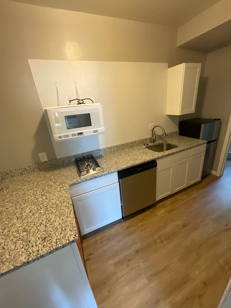 Bloomington Apartment: 308 E. 7th St