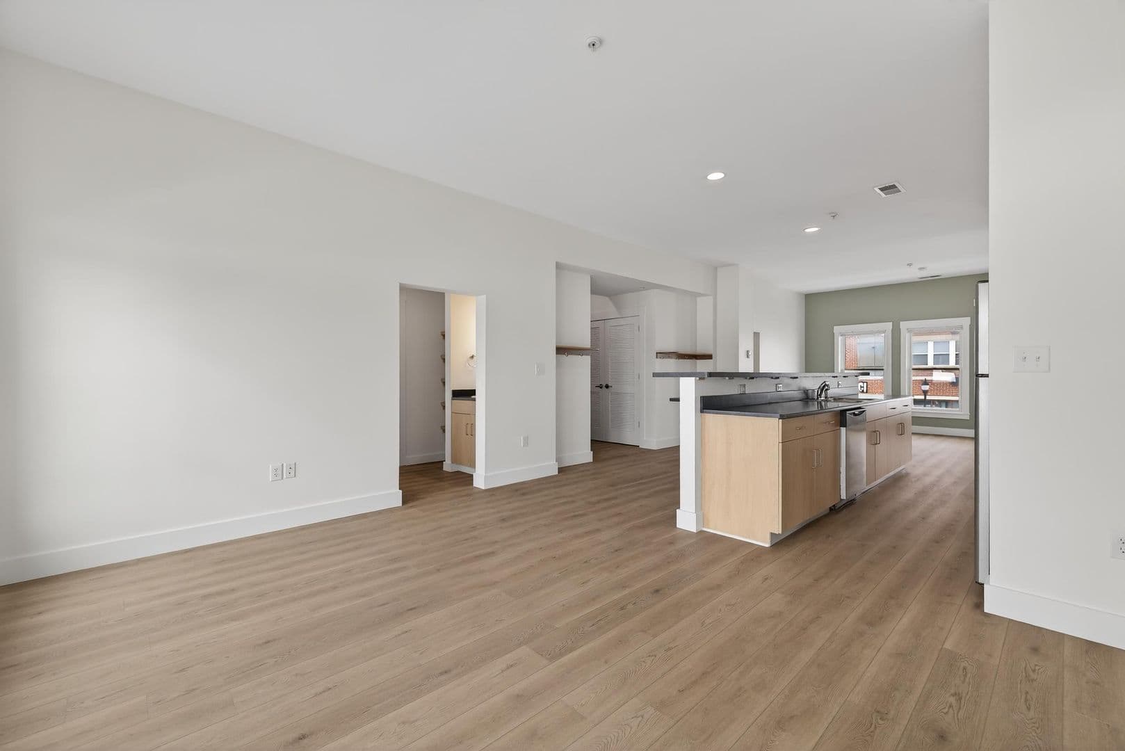 Bloomington Apartment: 116 E. 3rd St