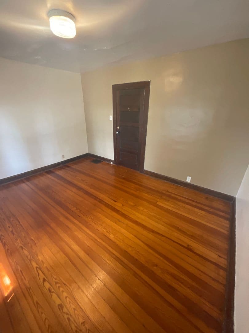 Bloomington Apartment: 712 E. Cottage Grove Ave