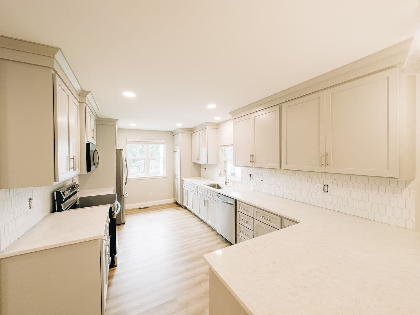 Bloomington Apartment: 208 E 16th St