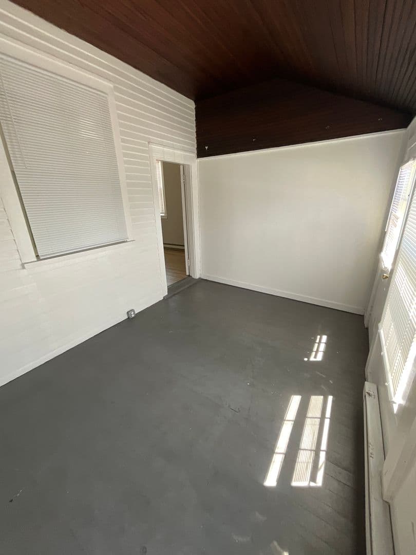 Bloomington Apartment: 308 E. 7th St