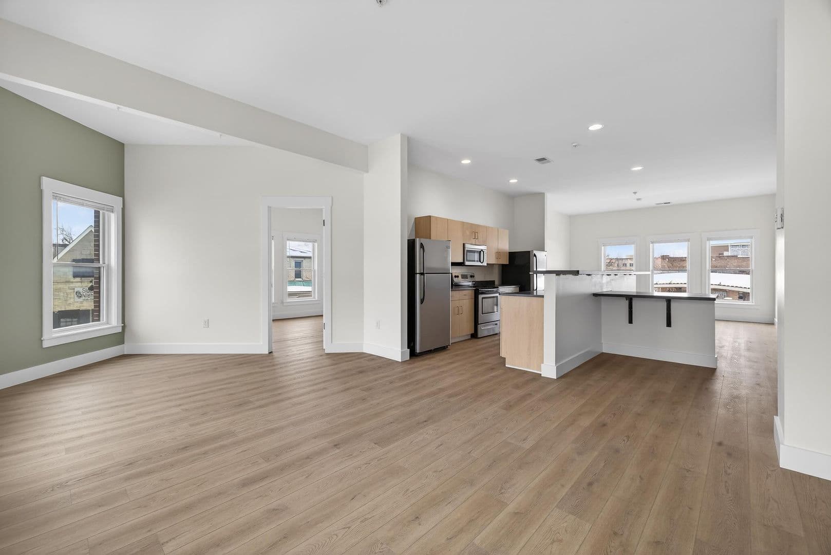 Bloomington Apartment: 116 E. 3rd St