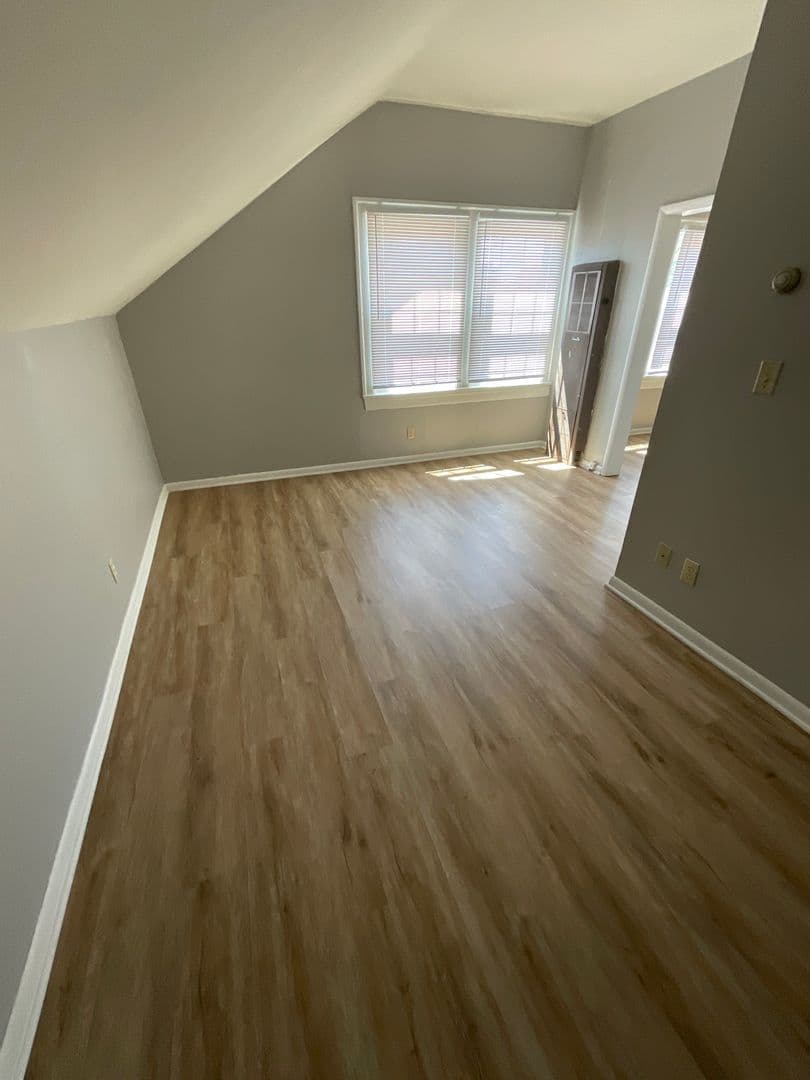 Bloomington Apartment: 308 E. 7th St