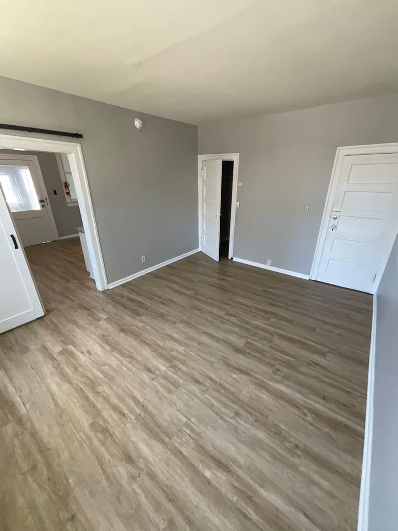 Bloomington Apartment: 308 E. 7th St