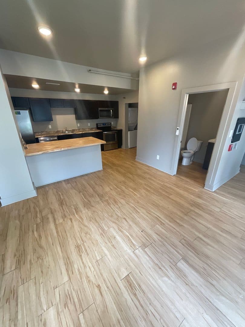 Bloomington Apartment: 425 N. Walnut St